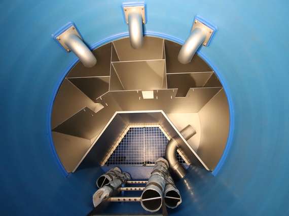 Einstieg Brunnenstube aus Chromstahl